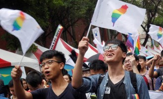 Taiwan legalizes gay marriage